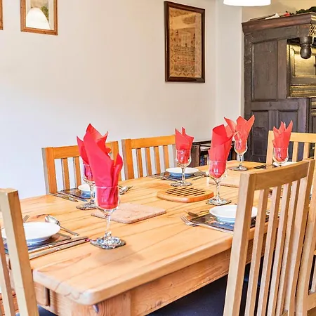 Finest Retreats - Church House & - Sleeps 11 *